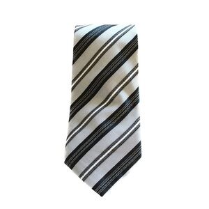 Italian Designer Silk Grey Striped Jacquard Tie Quiet Luxury 61 In x 4 In Formal